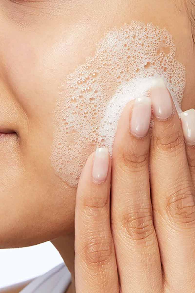 Gel limpiador facial espumoso para pieles normales